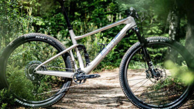 FFWD Rides Off-Road Again on Outlaw Carbon MTB Wheels, More Affordable Than Ever!
