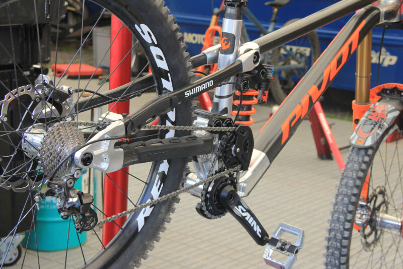 prototype pivot dh bike carbon lugged dw6 linkage two chains